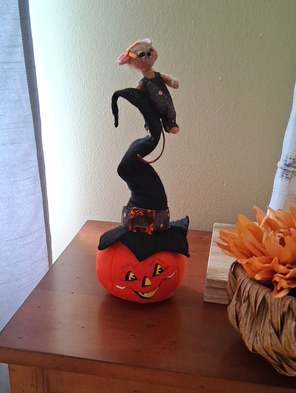 Annalee 2021 Halloween Pumpkin with Witch Hat and Mouse Accent - Orange - Picture 3 of 10